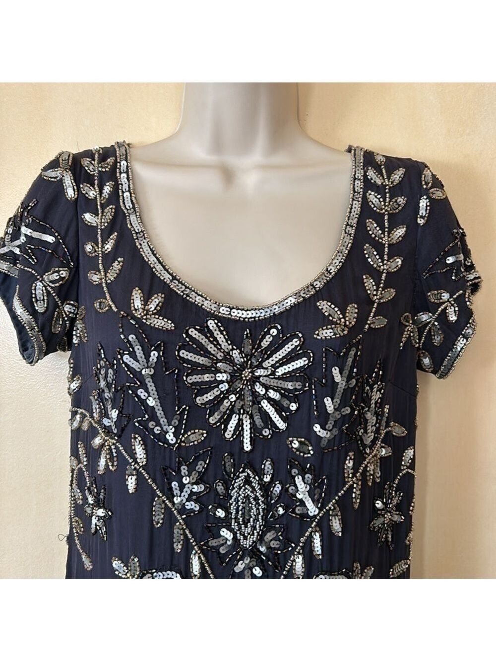 Pisarro Nights 100% grey silk sequin dress size 4 - Picture 2 of 14